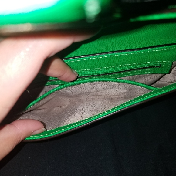 Small Michael Kors crossbody/shoulder bag - Picture 3 of 11